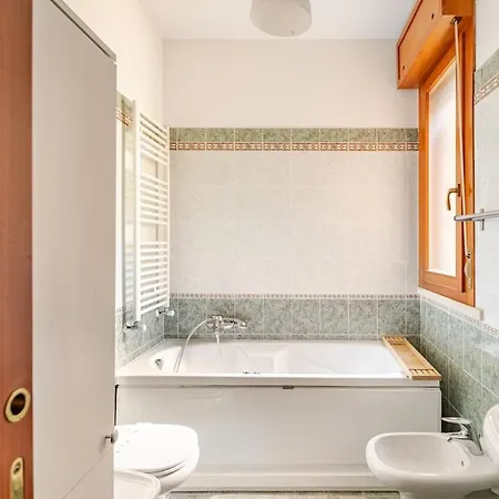 Cozy Garden Bbq Near Subway