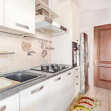 Cozy Garden Bbq Near Subway Апартаменты